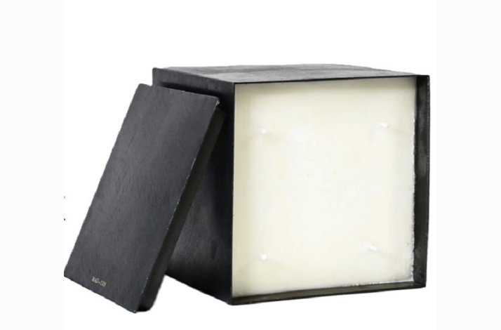 Hand Poured scented Candle Terre Noire